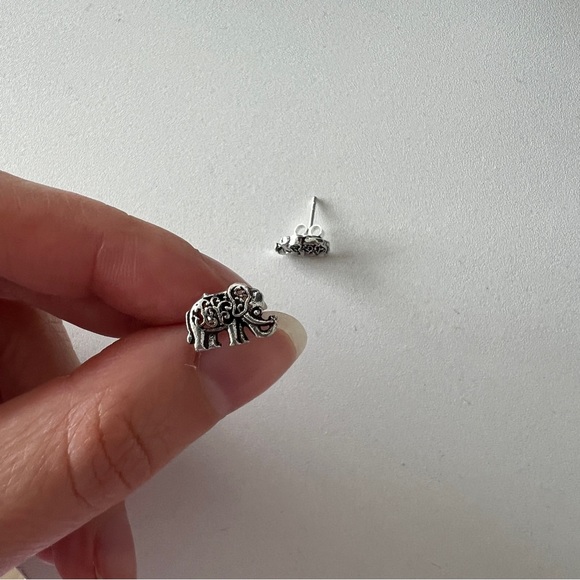 925 Silver Elephant Stud - Picture 2 of 4